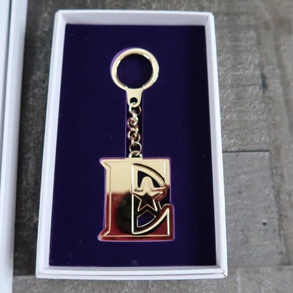 NEW E Elton John Gold Farewell Tour VIP Passport Holder +Key Chain + Luggage Tag - Picture 4 of 6